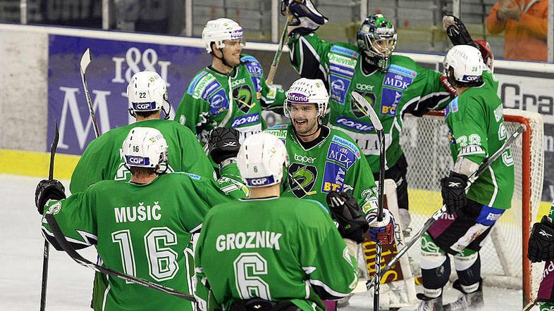 Ljubljanski hokejisti so se veselili zmage proti neposrednemu tekmecu za končnic