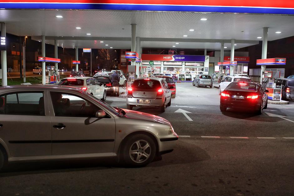 dvig cen naftnih derivatov | Avtor: Saša Despot