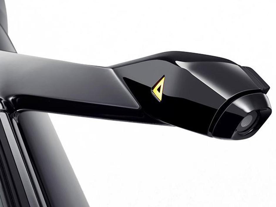 BMW digitalno ogledalo | Avtor: BMW