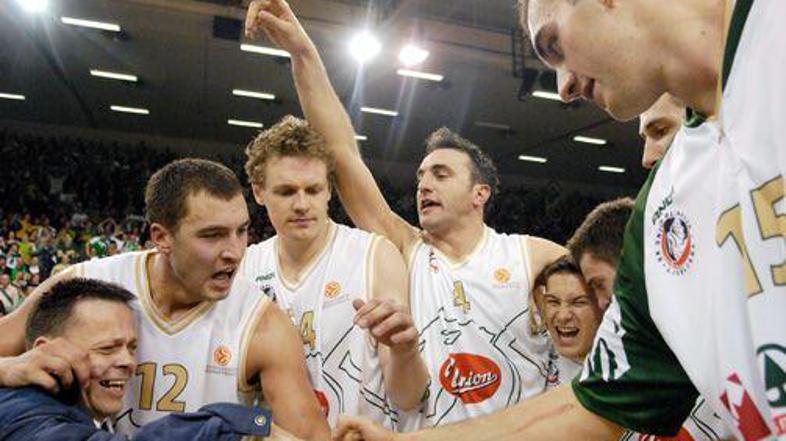 Košarkaši Olimpije so z zmago nad CSKA poskrbeli, da je dvorana Tivoli eksplodir