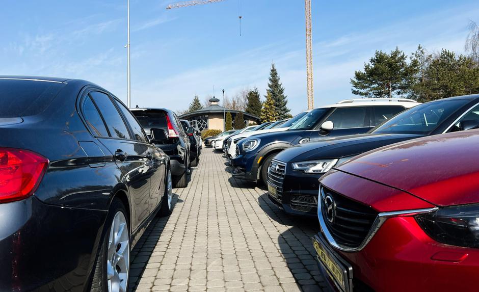 Rabljeni avti, parkiranje, rabljen avto | Avtor: Profimedia