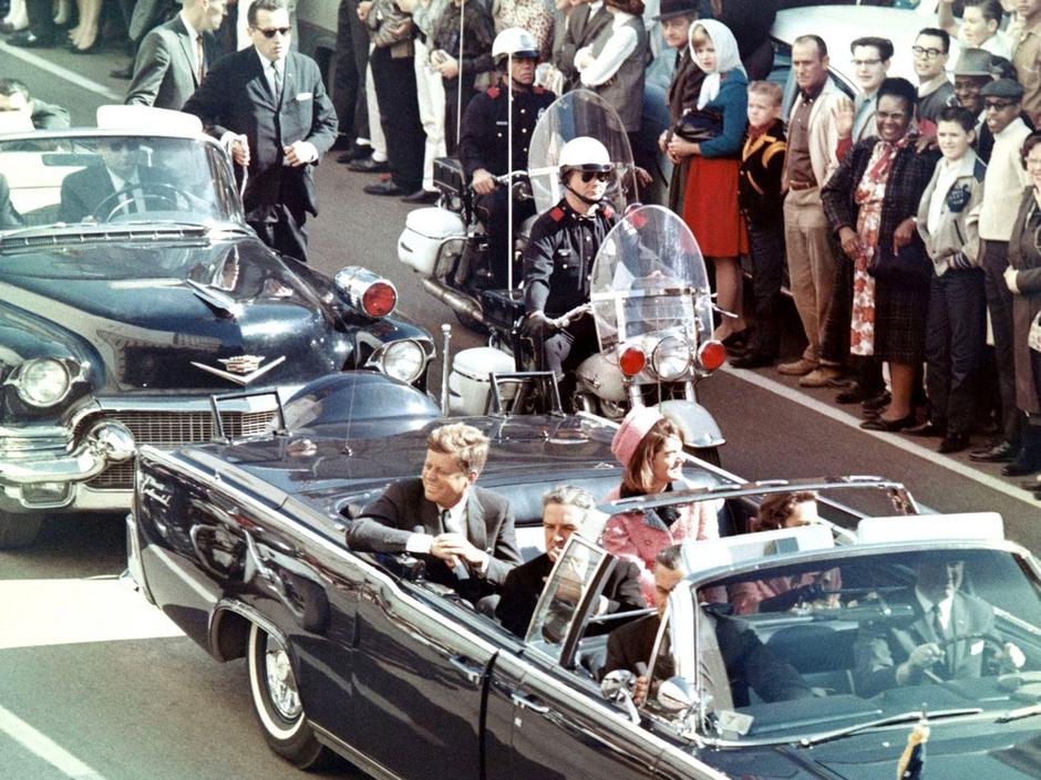 John F. Kennedy nekaj minut pred atentatom v Dallasu | Avtor: Profimedia