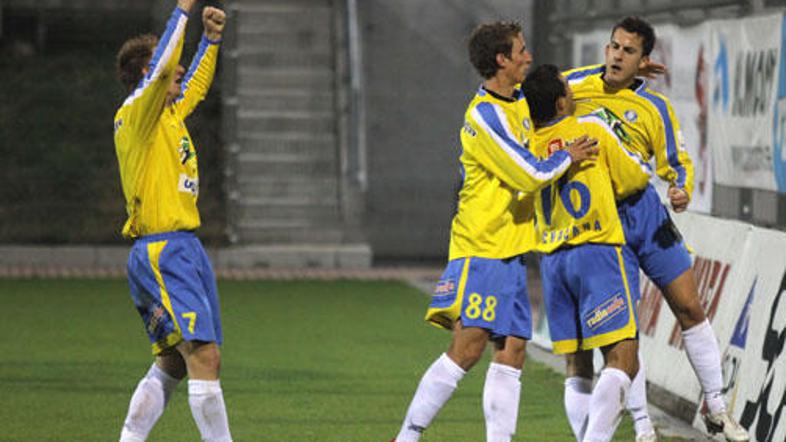 Nogometaši Celja so se veselili zmage nad Rudarjem.