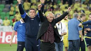 Prvenec - Darko Birjukov (desno) se veseli prve trofeje v karieri. (Foto: Boštja