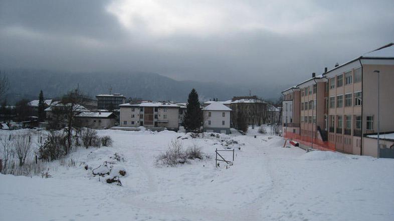 Na zemljišču med avtobusno postajo, srednjo šolo in vrtcem bo nastal nov Vurniko