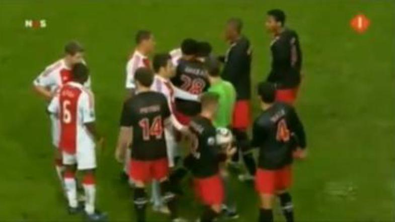 Trenutek ugriza v sodnikovem podaljšku ... (Foto: As.com)