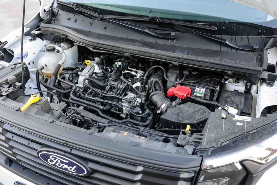 ford transit courier furgon | Avtor: Saša Despot