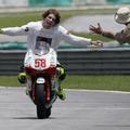 Marco Simoncelli si je v poslavljujočem se razredu 250 ccm pridirkal prvi naslov