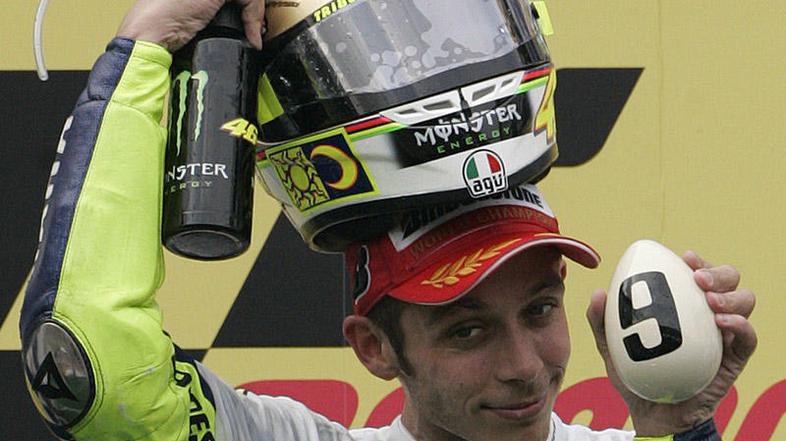 Valentino Rossi in deveto jajce, ki ga je "izvalil" na dirki v Sepangu. © Reuter