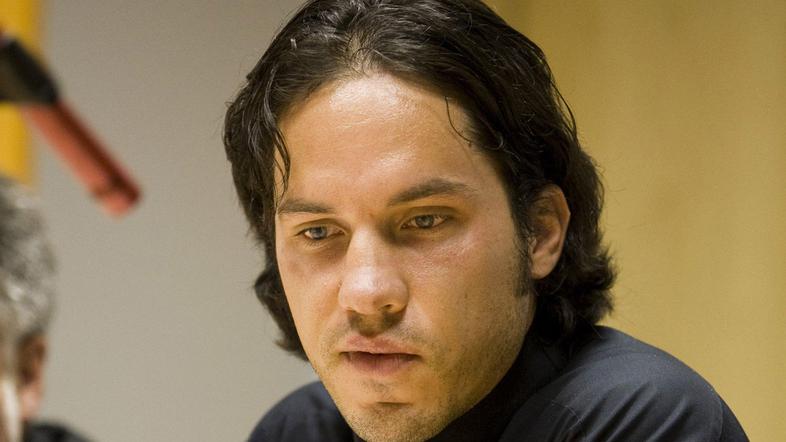 "Odgovorni urednik in uredniški odbor nista sposobna zagotoviti pluralnosti glas