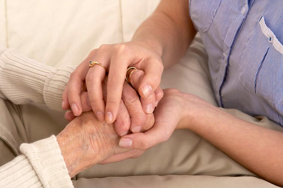 Starost, pomoč, nega, starostnik | Avtor: Profimedia