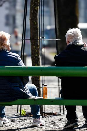 starejši, upokojenci