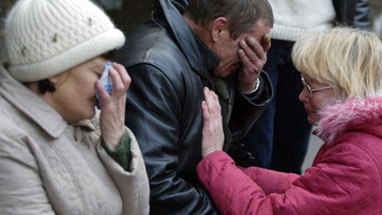 V Ukrajini so danes razglasili dan žalovanja.