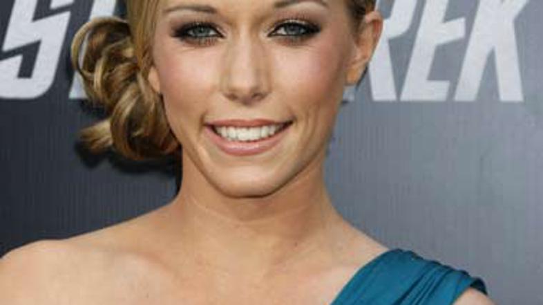 Kendro naj bi v zakon oddal Hefner, ki njene nosečnosti še ni komentiral.