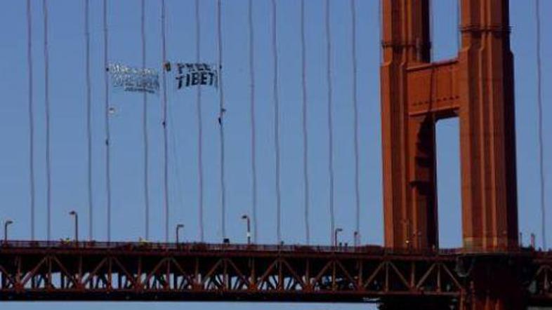 Na znamenitem mostu Golden Gate pred San Franciscom so že izobesili "pozdrav" ba
