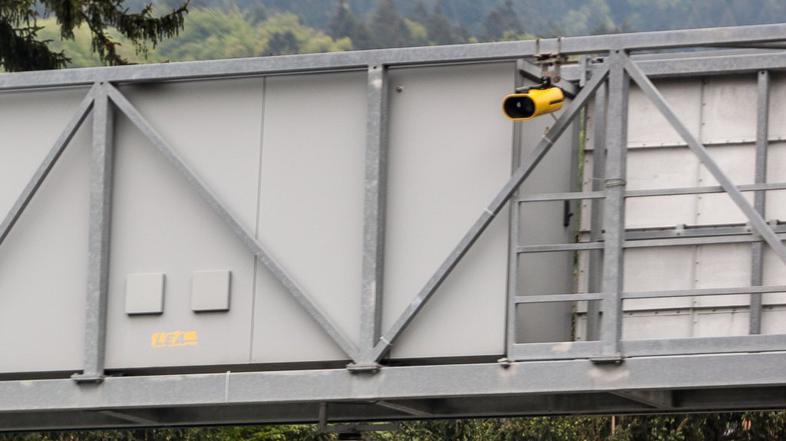 Sekcijsko merjenje hitrosti pod Trojanami