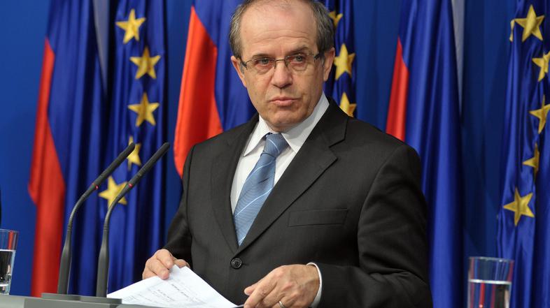 slovenija 11.02.10, Ivan Svetlik, novinarska konferenca po seji vlade, vlada, fo