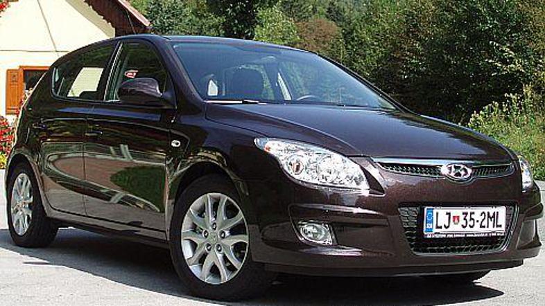 Tovarna je v mestu Nosovice na Češkem. Obratovati naj bi začela leta 2009 s proi