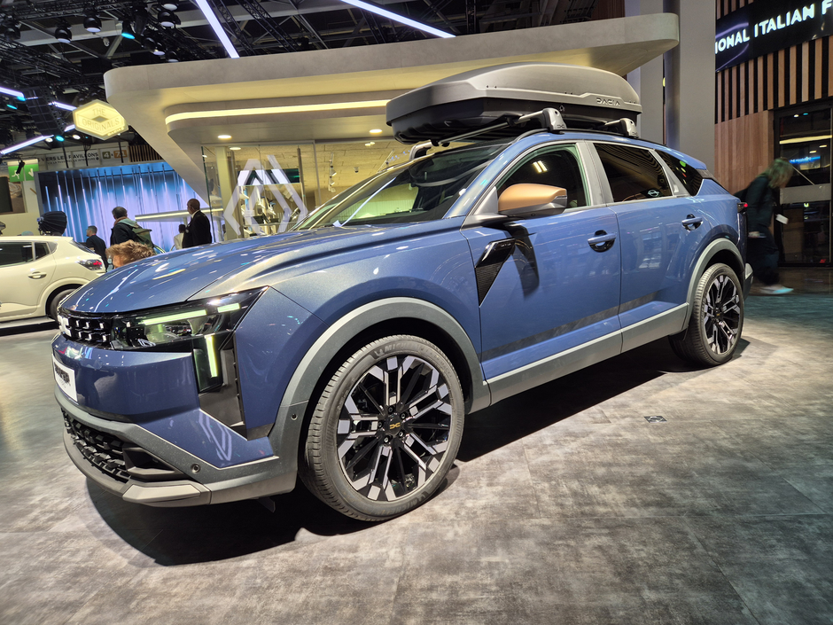 Dacia na avtomobilskem salonu v Parizu | Avtor: Gregor Prebil