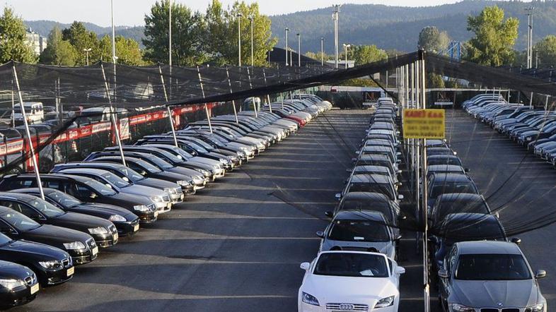 Prodajalec rabljenih vozil