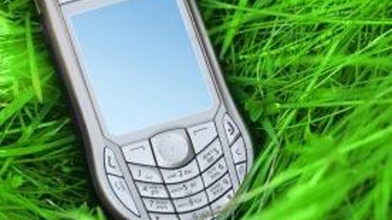 Mobitele redno razkužuje le deset odstotkov medicinskega osebja.