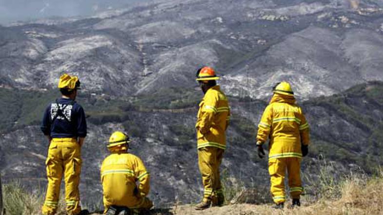 Gasilcem je na pomoč priskočilo vreme, saj so se umirli vetrovi, ki so jim povzr