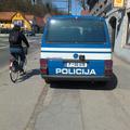 pOLICIST NA PLOČNIKU