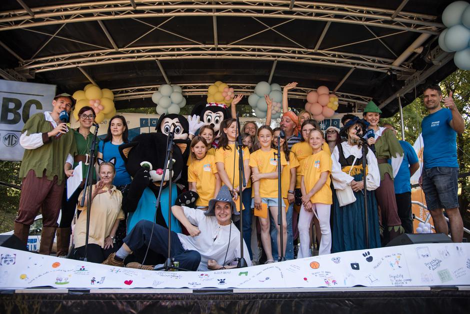 Dežela prijateljev, Robin HUD | Avtor: Cimet Studio