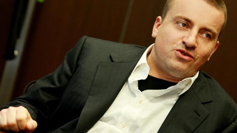 Joc Pečečnik se spogleduje z vlaganji izven naših meja.