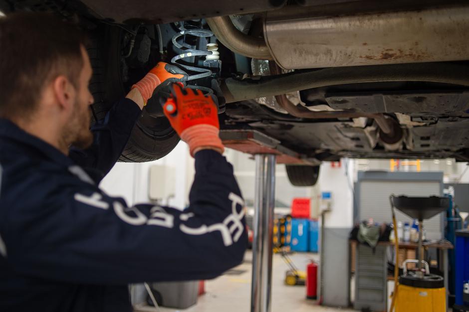 Servis vozil Peugeot | Avtor: Žurnal24 