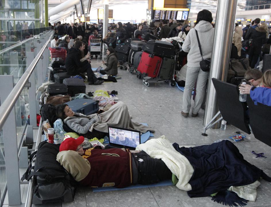 Nekateri potniki bodo zaradi odpovedanih letov božične praznike lahko preživeli 