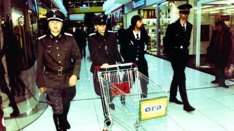 Gre za najbolj obširno razstavo Laibach Kunsta v Sloveniji doslej. Ogledate si j