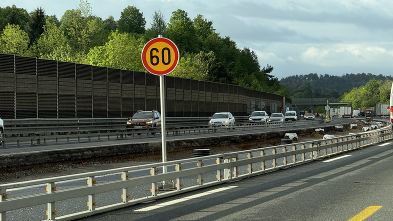 dela na slovenski avtocesti znak 60 omejitev 60