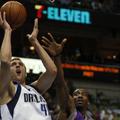 Dirk Nowitzki je v prvem polčasu dosegel 24 točk, Dallas pa je v tem času Phoeni
