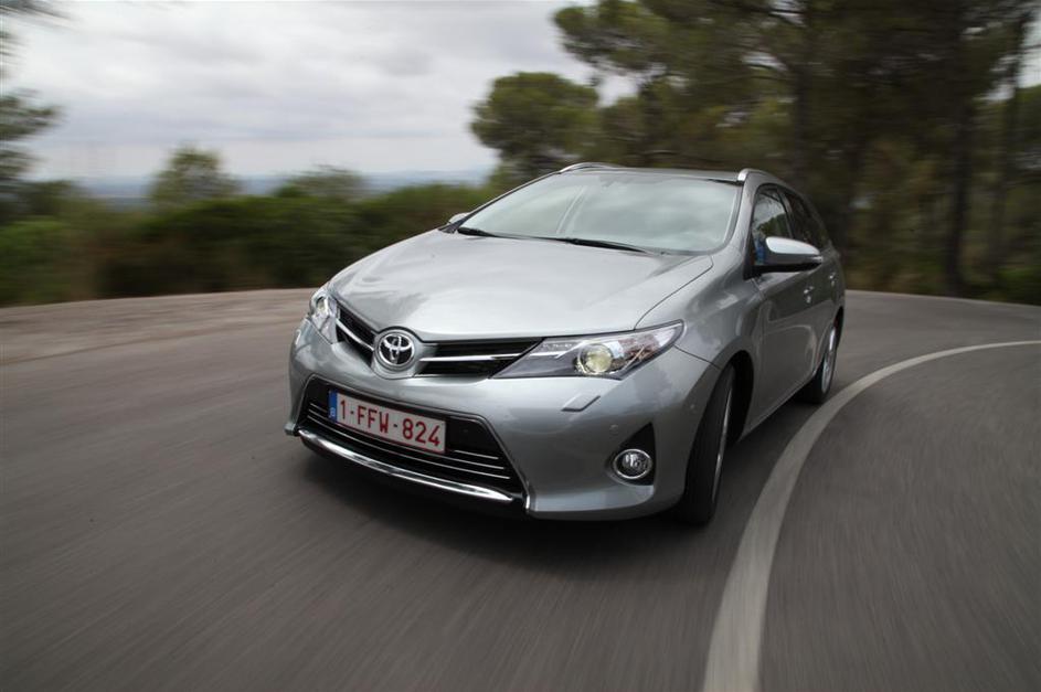 Toyota auris touring sports