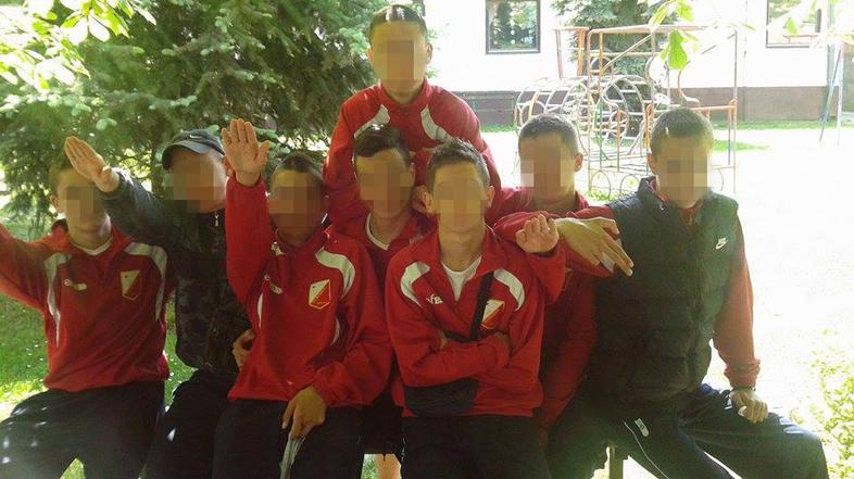 Vojvodina kadeti nacistični pozdrav