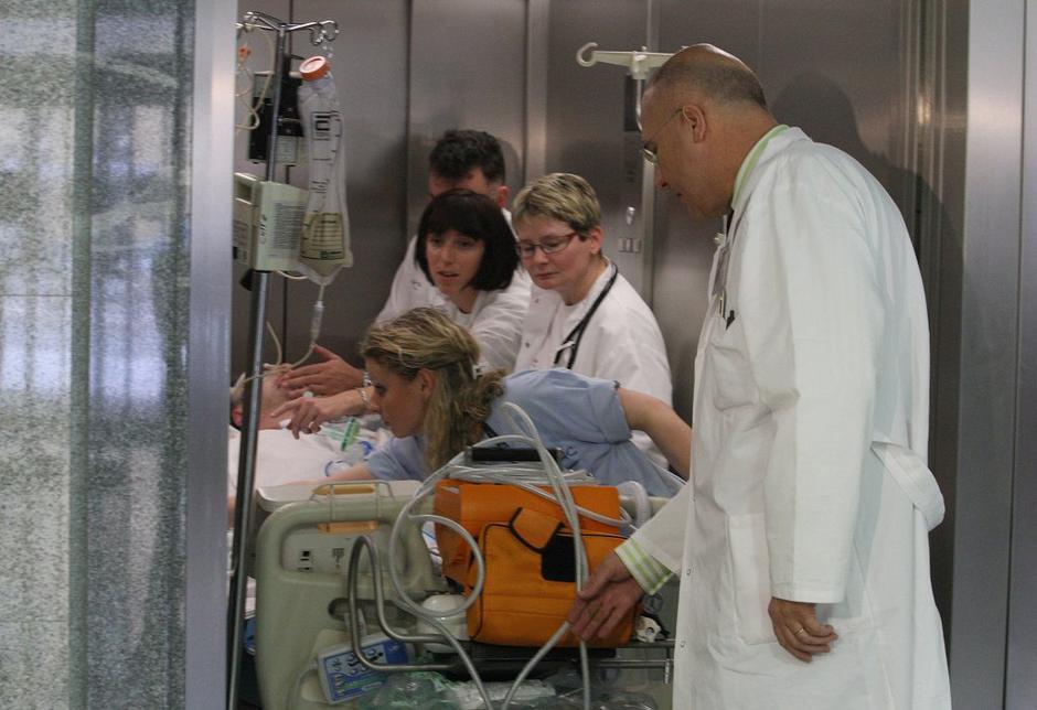 klinika bolnišnica zdravniki sestre | Avtor: Nik Rovan