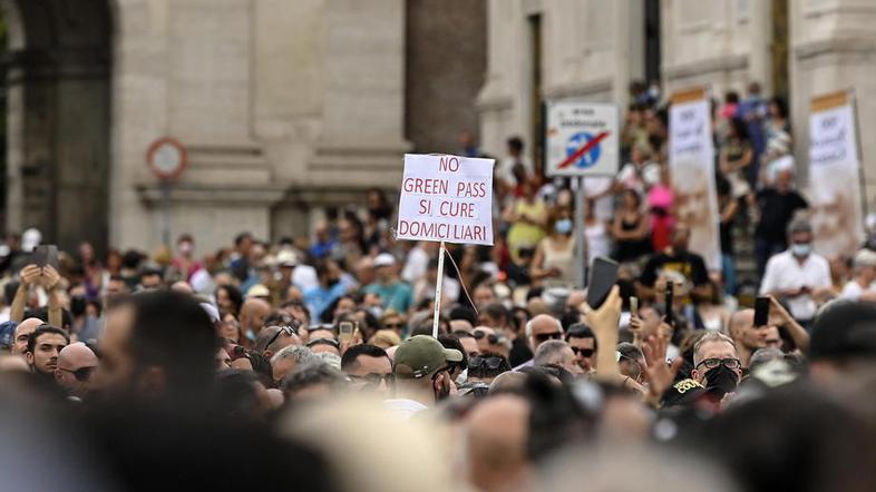 Protesti zaradi protikoronskih ukrepov v Italiji