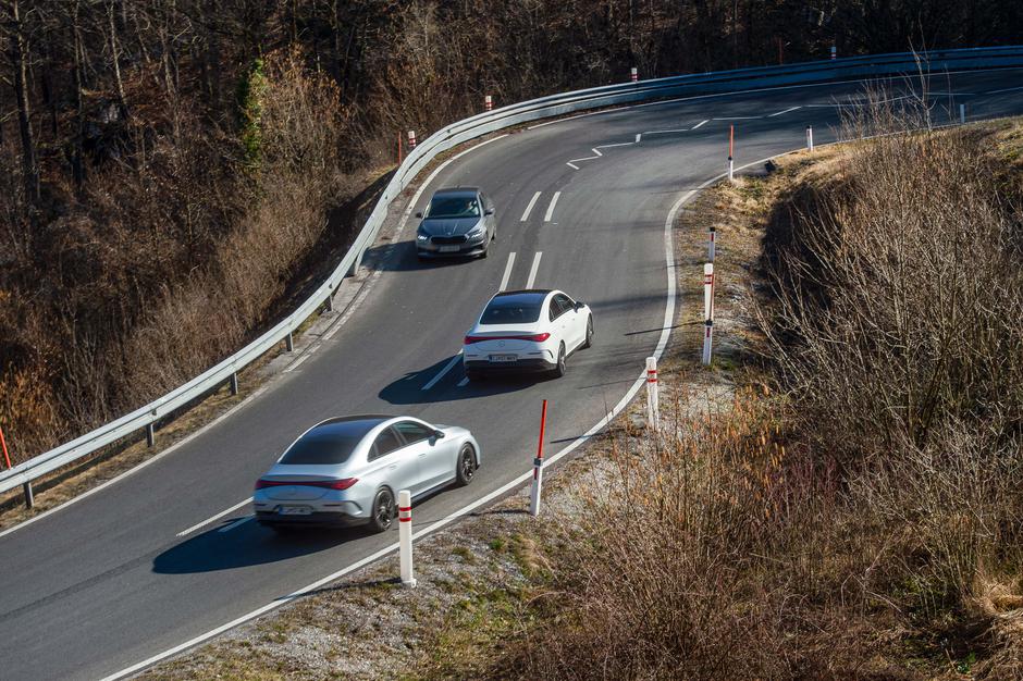 Primerjava: Mercedes-Benz CLA, hibrid in elektrika | Avtor: Anže Petkovšek