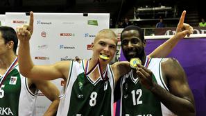 Chris Booker (desno) je bil najboljši Krkin strelec z 20 točkami. (Foto: Gregor 