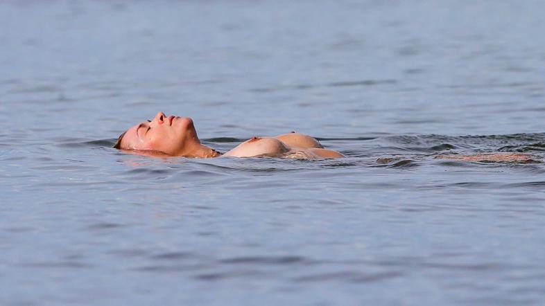 sončenje brez nedrčka