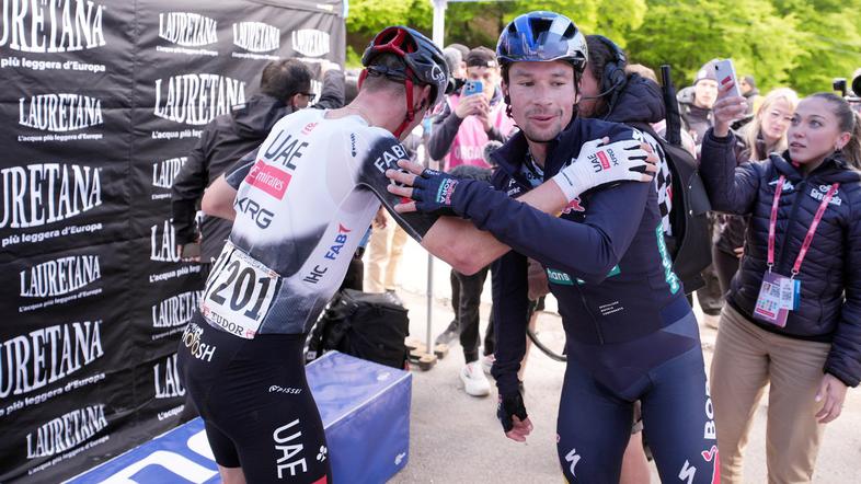 Primož Roglič in Juan Ayuso