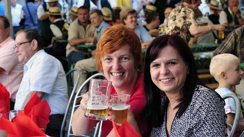 Andreja Križni in Sandra Barachini, direktorica občinske uprave.(Foto: Gregor Ka