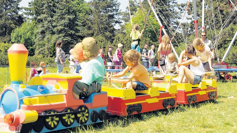 Brezplačni celodnevni festival, ki g aobišče okrog 20 tisoč ljudi, se bo sklenil