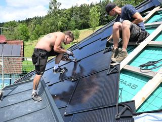 sončna elektrarna sončne celice fotovoltaika kolektorji