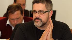 "To se mi zdi neprimerno. Sprašujem se, ali je sploh mogoče sklicati koresponden