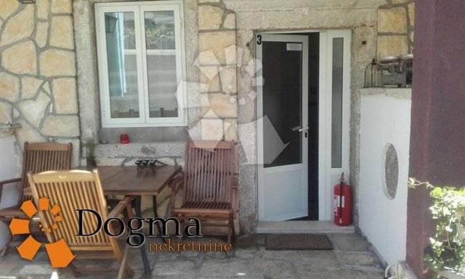 Hiša v mestu Cres | Avtor: Njuškalo