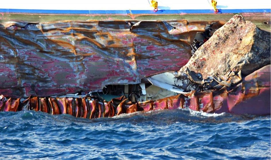 Poškodovana križarka Costa Concordia.