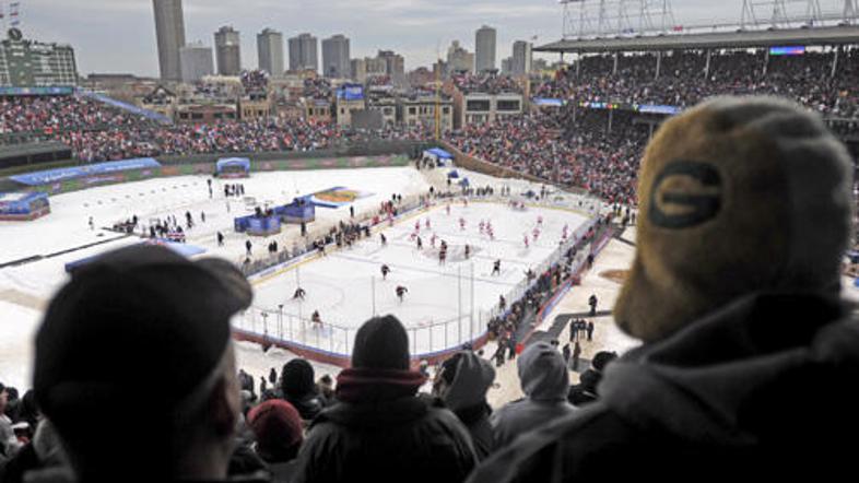 Wrigley Field je gostil Zimsko klasiko. 40.818 gledalcev je videlo deset zadetko