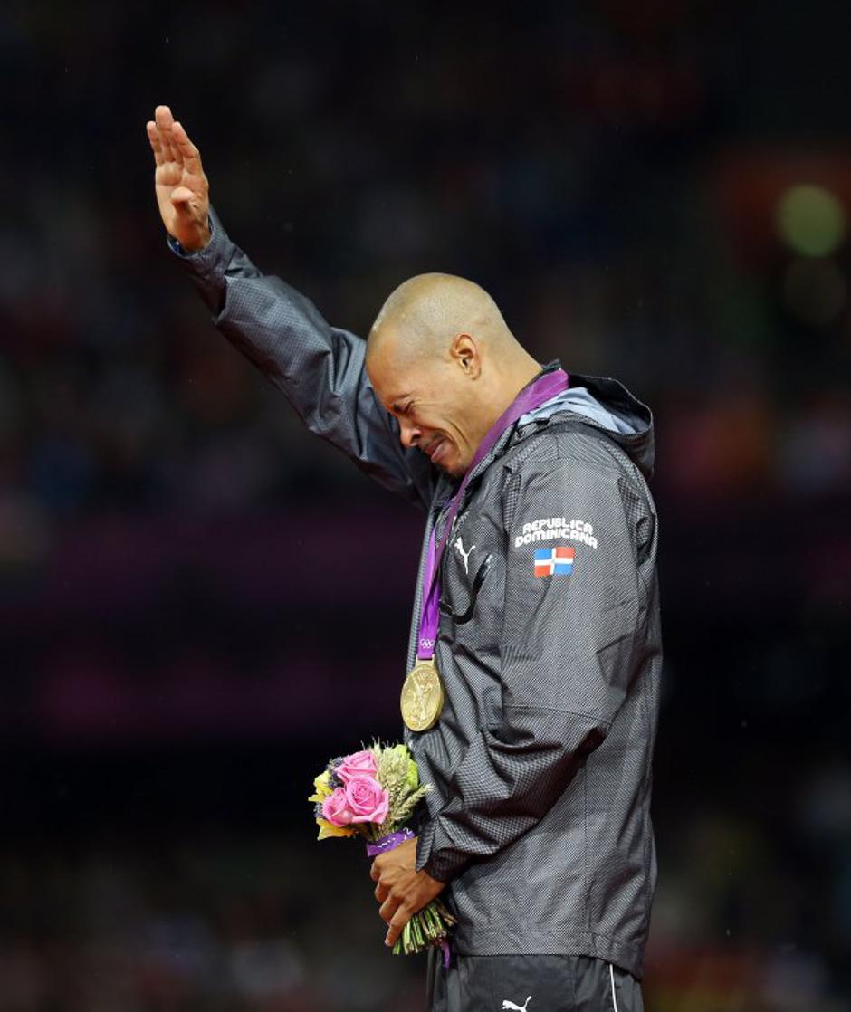 felix sanchez 400m z ovirami podelitev solze london 2012 | Avtor: EPA